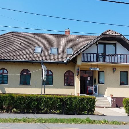 Bed and Breakfast Teke Panzio Körmend Exterior foto